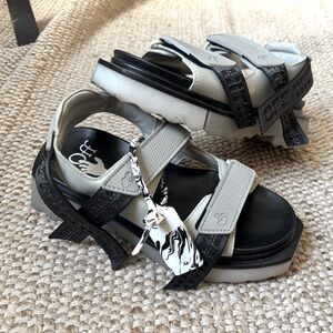 Vintage Off-White Chunky Sandals